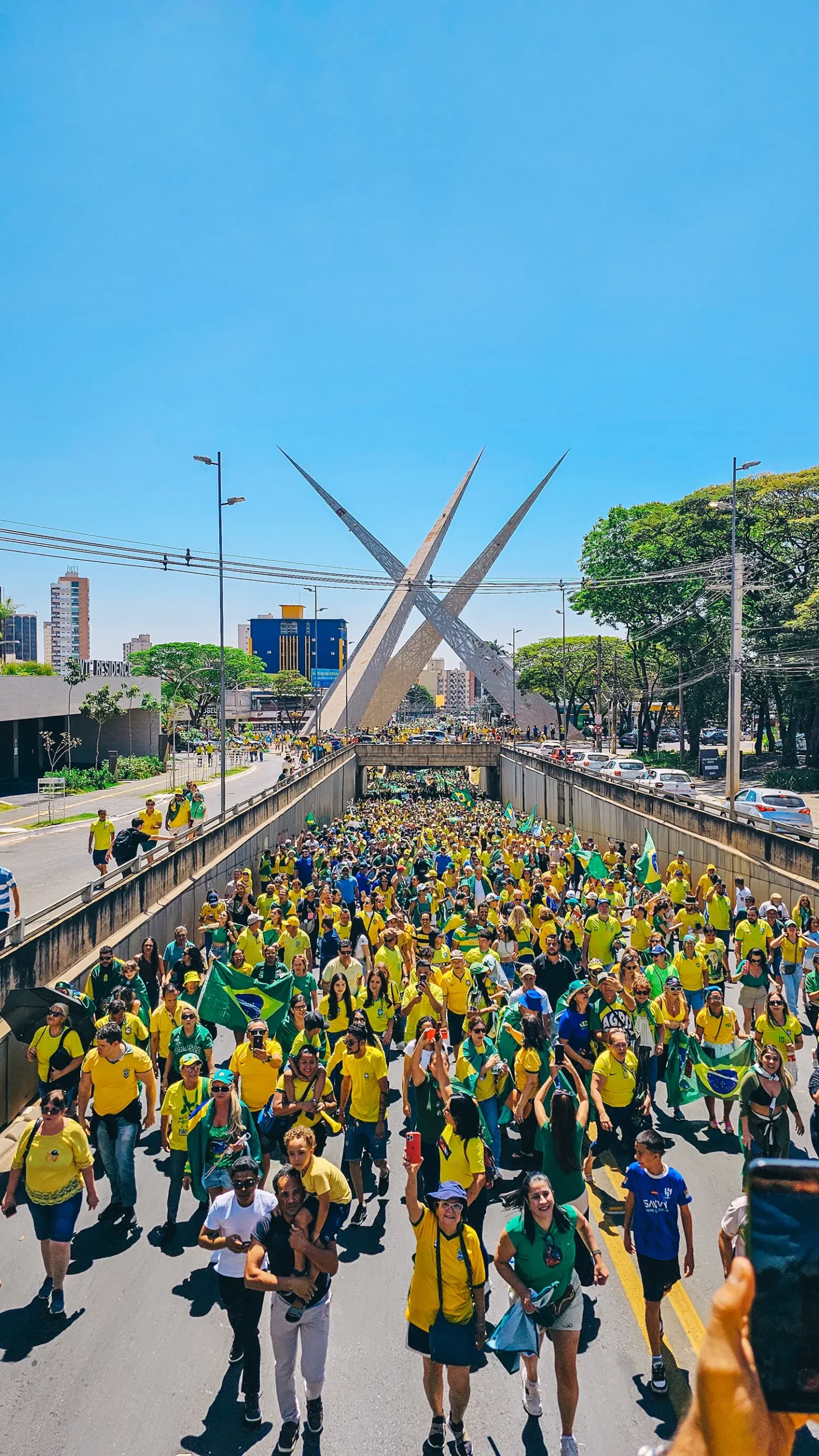 Vista do público no 7 de Setembro em Goiânia